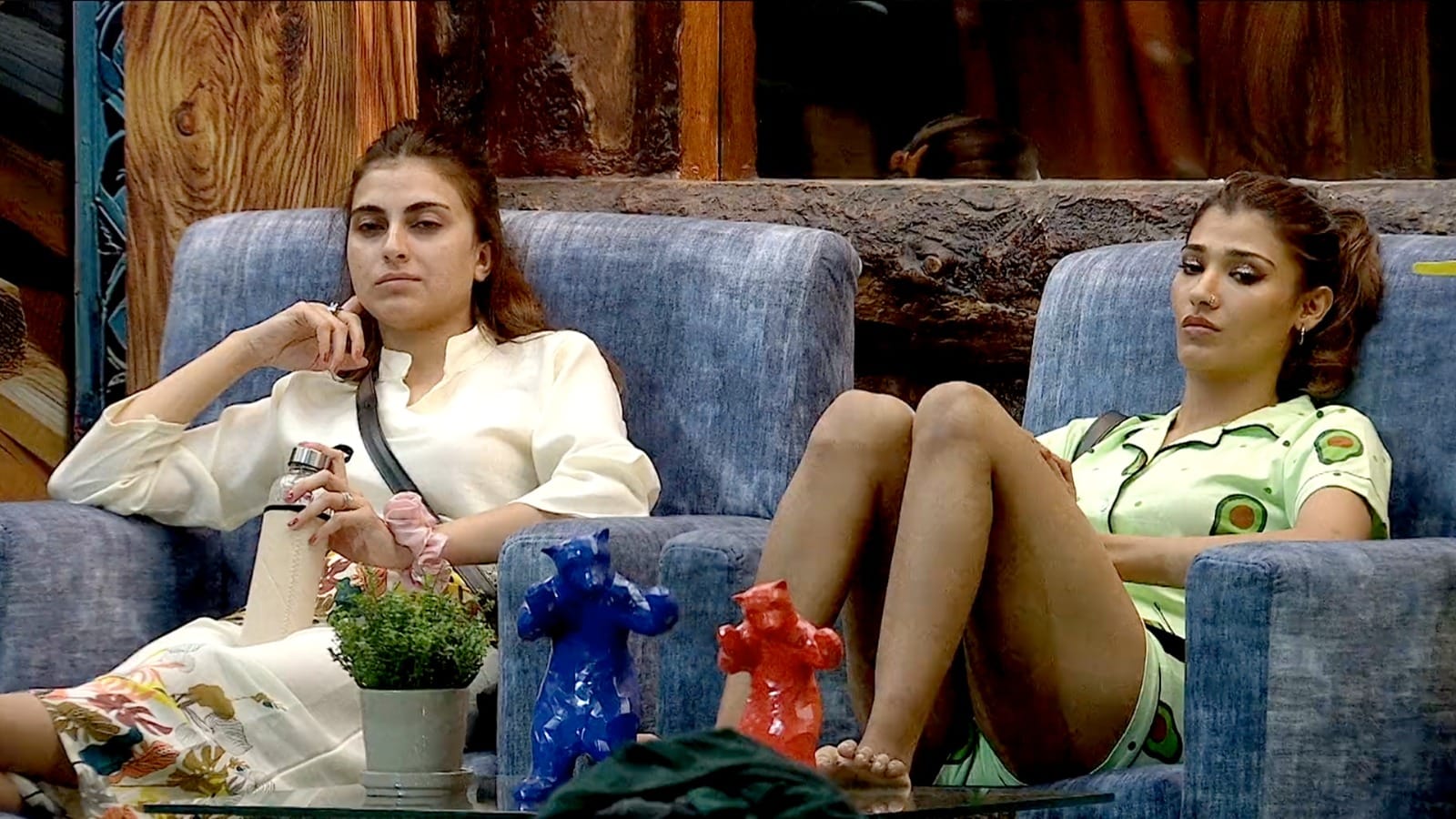 bigg boss 19 weekend ka vaar salman khan schools nehal chudasama farhana bhatt stands by abhishek