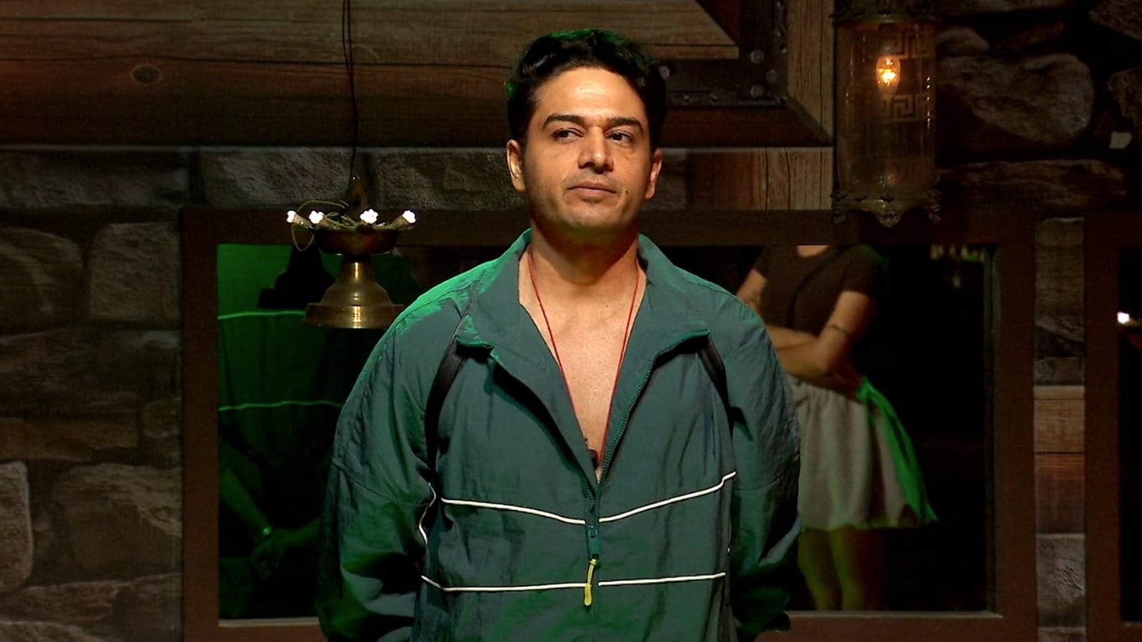 gaurav khanna gets emotional on bigg boss 19 motherhood is the toughest job